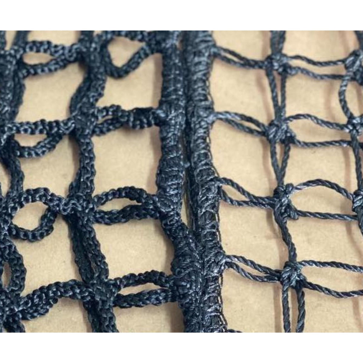 The difference between the knotless and knotted hay nets.